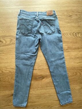 Levi's Women’s Light Blue Denim Jeans - Classic Five-Pocket Style